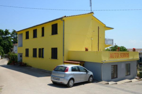 Room Tomc, Porec